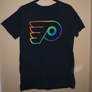 Fanatics Philadelphia Flyers Black Pride Rainbow Logo T-Shirt, size S